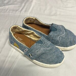 Toms - Classic Alpargata canvas shoe with embroidered bee design